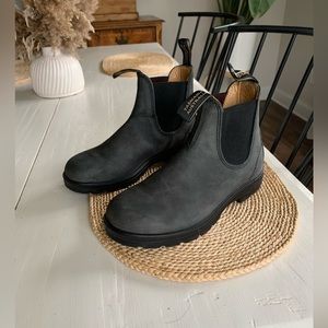 Rustic Black Blundstones